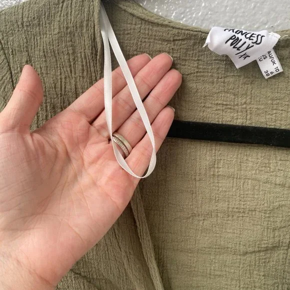 Princess Polly - Army Green, Light Front Tie, Crop Top, 100% Cotton, Size 6 - Picture 4 of 7